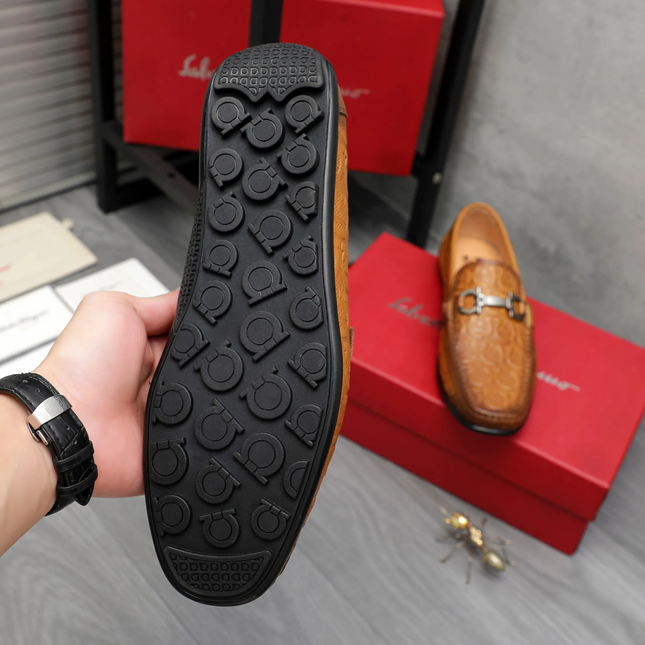 Men's shoes 💰380 Product trademark: Ferragamo "Ferragamo" casual slip-on shoes Regular size: 38-45 (45. Customized, non-returnable) Product materials: Selected embossed cowhide upper, pigskin lining, rubber non-slip outsole